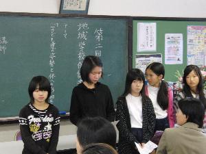 ４