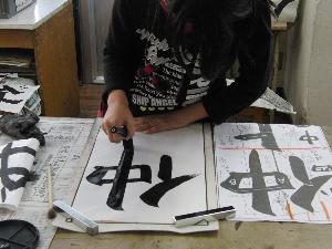 ４