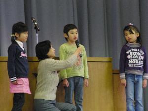 ４