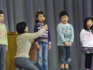 ３