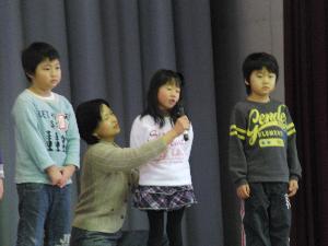 ４