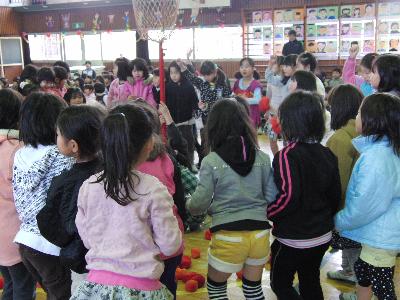 １年女子玉入れ