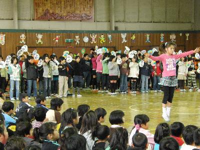 ６年生の名前が揺れています