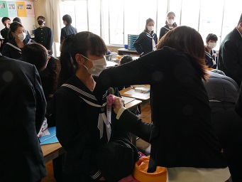 胸花つけ