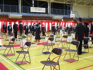 退場