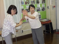 う