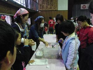 ４