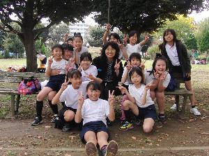 ４